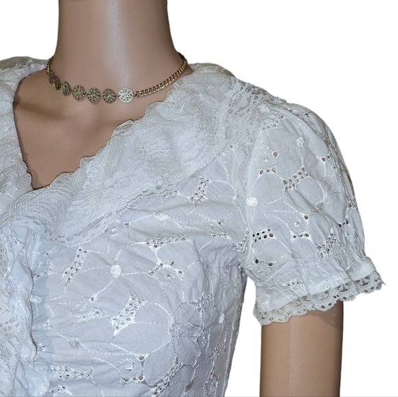 Bear Two Style Juniors/Women's Eyelet Top - Picture 5 of 8